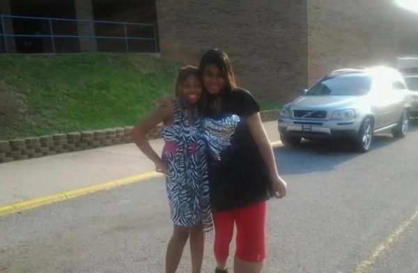 美國女子患先天疾病一條腿重達80斤,卻成為當地的網紅和時裝模特 美國女子患先天疾病一條腿重達80斤,卻成為當地的網紅和時裝模特