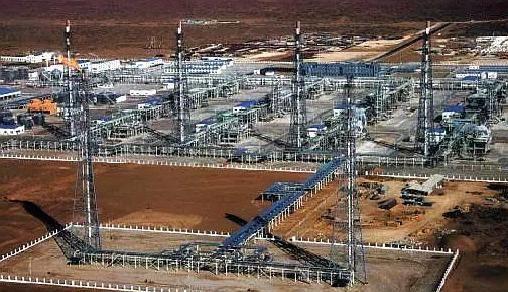 亞洲唯一的永久中立國，實行水電氣免費制度，大量資源運輸中國