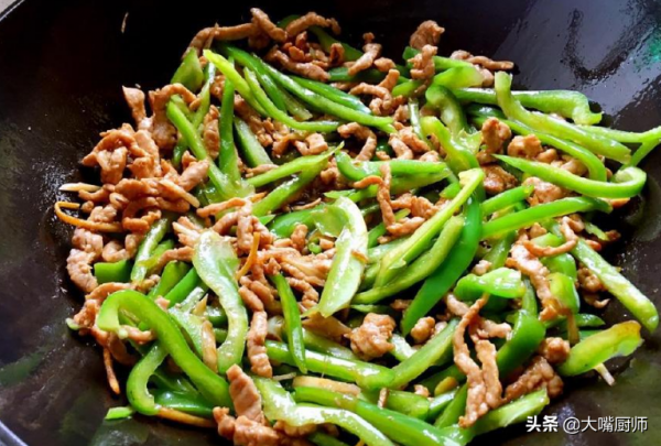 炒肉絲直接下鍋，粘鍋還發柴！教你2個技巧，出鍋滑嫩可口，真香