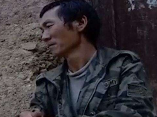 用鐵鏈將妻子鎖在豬圈11年，還想賣女兒，卻被稱絕世好男人