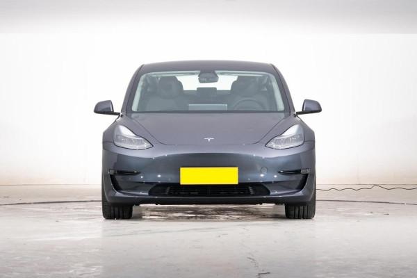 好看又好開的中型車，軸距2875mm，最快3&period;3秒破百，特斯拉Model 3