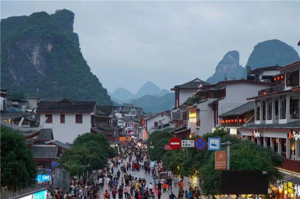 廣西:陽朔,西街,一去不復返的“洋人街”“懶人街” 廣西:陽朔,西街,一去不復返的“洋人街”“懶人街”