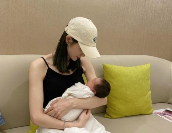 張馨月微博報喜：又一件貼心小棉襖誕生，格格有妹妹啦