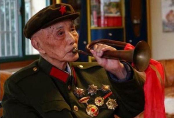 三千老紅軍授銜時不夠標準，怎麼辦，毛主席決定：紅軍不下校