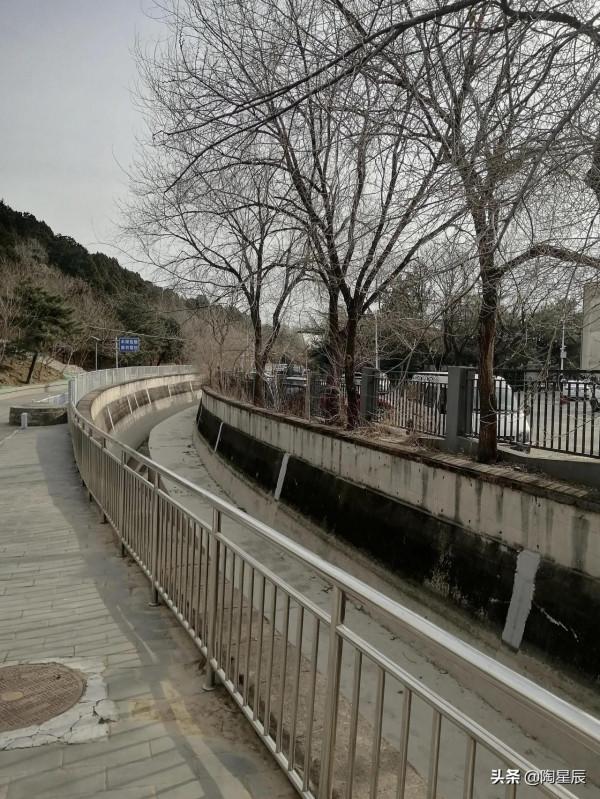 公交徒步遊北京：模式口大街和冰川館