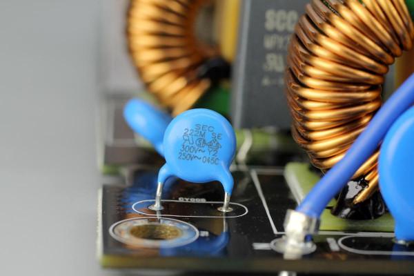 內建全日系電容,美商艾湃電競650W金牌全模電源AJ-650M拆解 內建全日系電容,美商艾湃電競650W金牌全模電源AJ-650M拆解