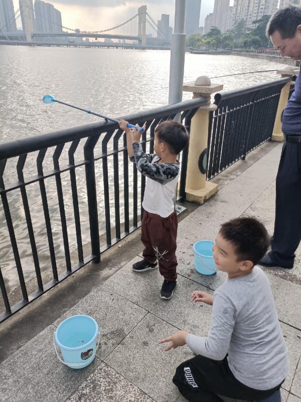 「雙11」半下午,一家人,一份餌,三條魚,盡享親子垂釣之樂… 「雙11」半下午,一家人,一份餌,三條魚,盡享親子垂釣之樂…