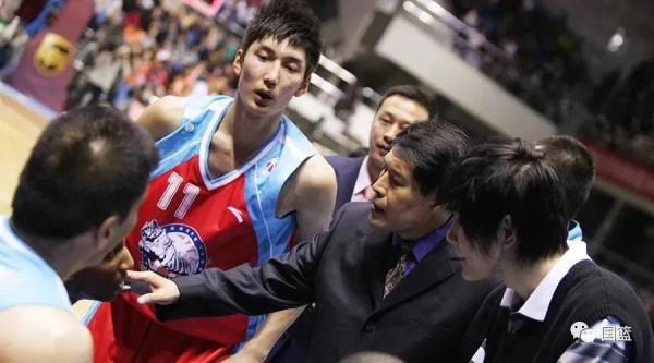 天山腳下,新疆隊長 天山腳下,新疆隊長