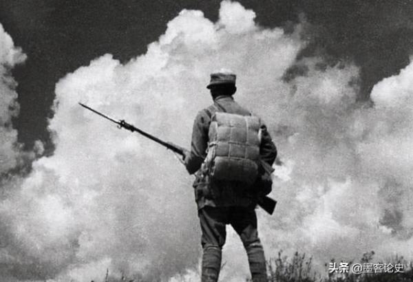 浙江95歲老兵去登記，直到掏出3枚軍功章，家人才知其特殊身份