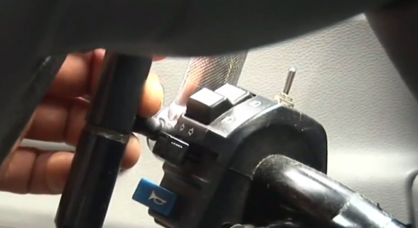 故事:韓國截癱小夥趴著開車,超車變道樣樣精通,正常老司機都佩服 故事:韓國截癱小夥趴著開車,超車變道樣樣精通,正常老司機都佩服