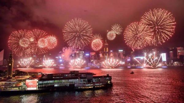 1997年香港迴歸，英國國旗降下後，為何間隔5秒才升起五星紅旗？