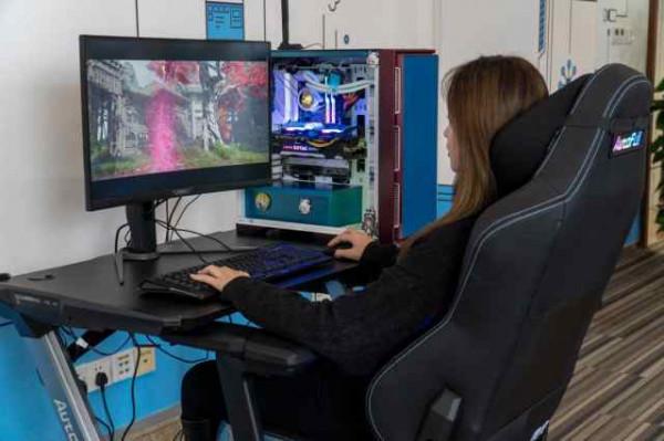 炫酷指數拉滿！這個電競椅竟然帶螢幕—傲風 機械大師Pro電競椅上手體驗