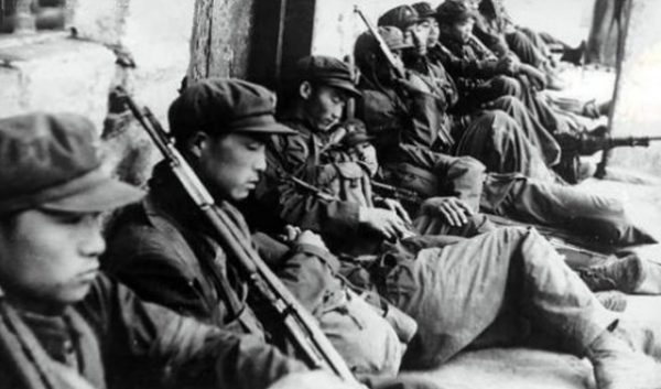 1981年蘇聯集結50萬大軍震撼北約，10天后，中國10萬大軍震撼世界