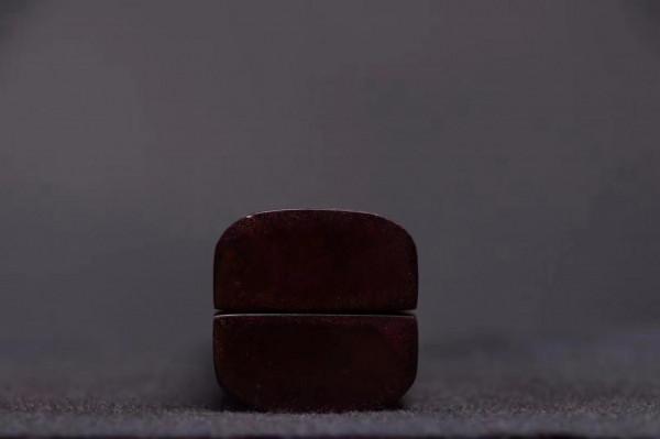 不一樣的傳統文房器：紫檀文房鎮尺——一品清廉