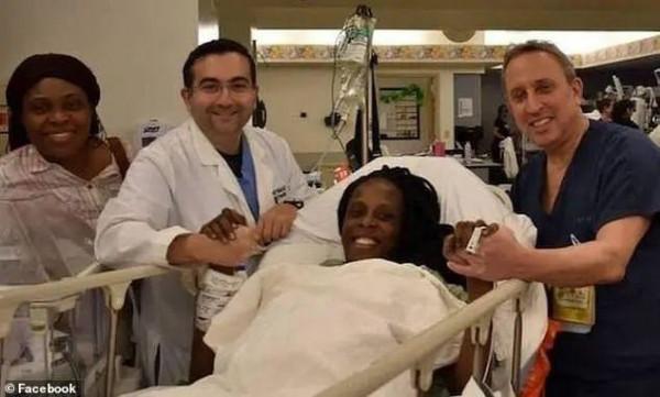 人類奇蹟！一女子生下9胞胎，全家福曝光