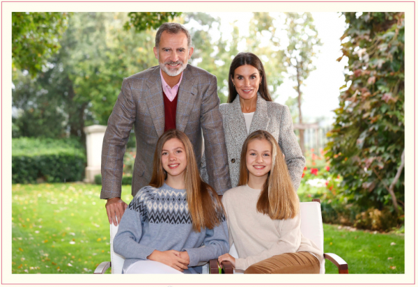 西班牙王室全家福，女王儲“追上”索菲亞身高，萊蒂齊亞憔悴不少