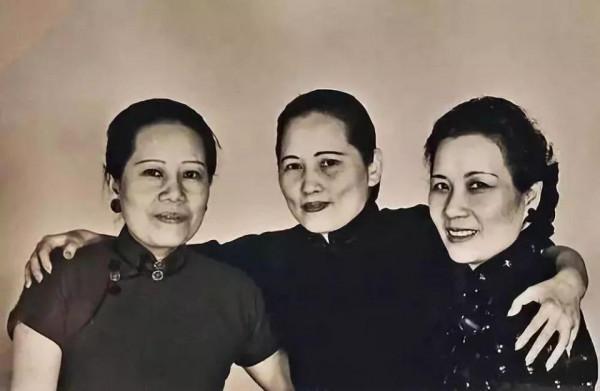 二代宋家三姐妹再續輝煌,名氣雖不如姑姑,但嫁的人財力令人咂舌 二代宋家三姐妹再續輝煌,名氣雖不如姑姑,但嫁的人財力令人咂舌