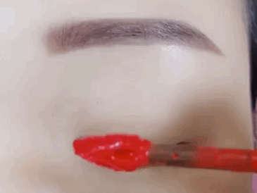 跟著抖音學化妝的女生,也太慘了 跟著抖音學化妝的女生,也太慘了