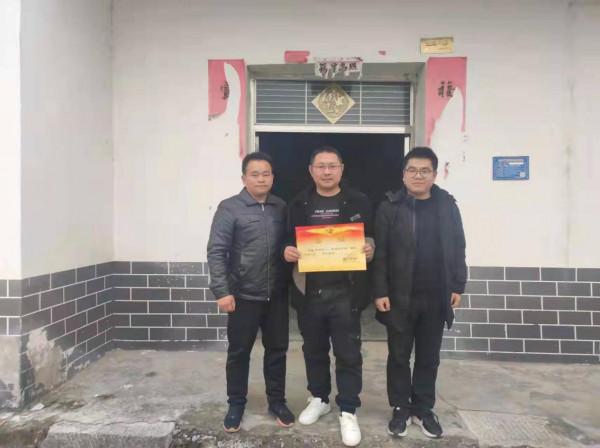 白楊鎮：上門送喜報 尊崇暖人心