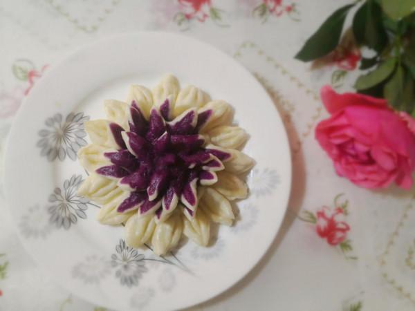 兩碗麵粉，一根紫薯，5克酵母粉，揉一揉，剪一剪，妙手生“花”