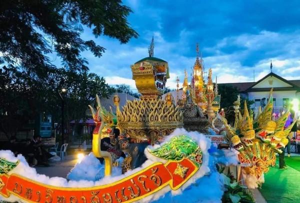 《沒有外國遊客的泰國水燈節，是什麼樣的？》