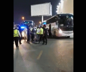 亞洲冠軍4輪不勝，比國足更慘，3名球員與球迷衝突，亞足聯或重罰