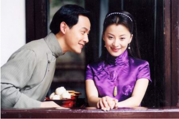 “可雲”徐露：當紅時隱退，嫁大7歲老公，46歲和17歲女兒似姐妹