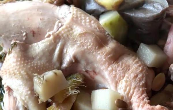 山東大爺用王八燉雞,製作從來不放鹽,24小時不停歇,全國獨一份 山東大爺用王八燉雞,製作從來不放鹽,24小時不停歇,全國獨一份