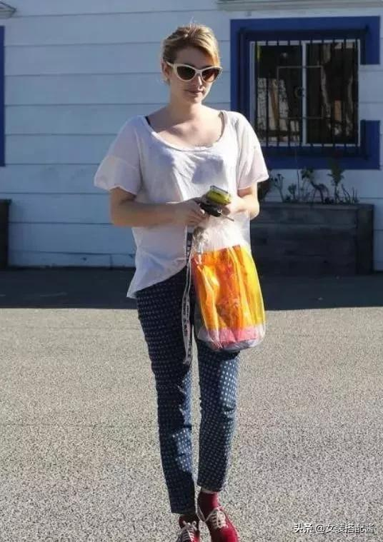 微胖女人穿T恤，要懂得搭配技巧！記住這“4不要”給氣質加分