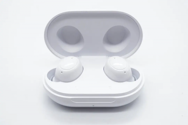 彙總完2021年16家手機廠商31款TWS耳機，我們得出8組重要資料