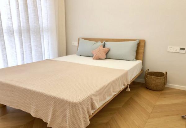 她的家一切從簡，客廳不放電視，不做任何修飾，卻處處充滿高階感