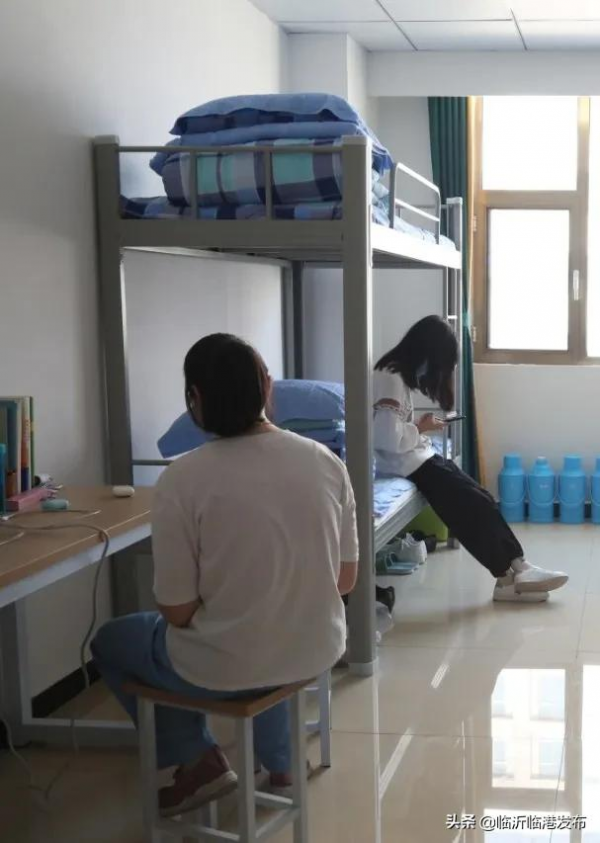 “沉浸式”體驗臨港產業學院 “沉浸式”體驗臨港產業學院