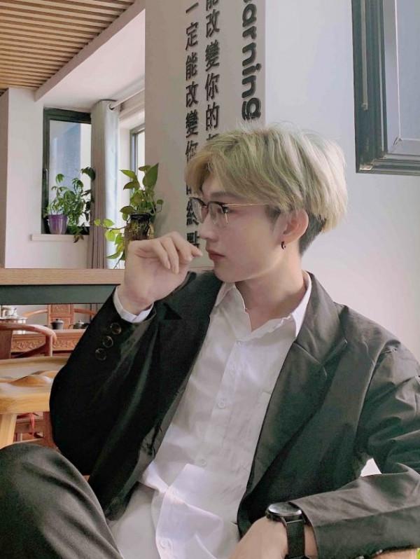 對於一天不洗頭，頭髮就容易油、翹的我來說