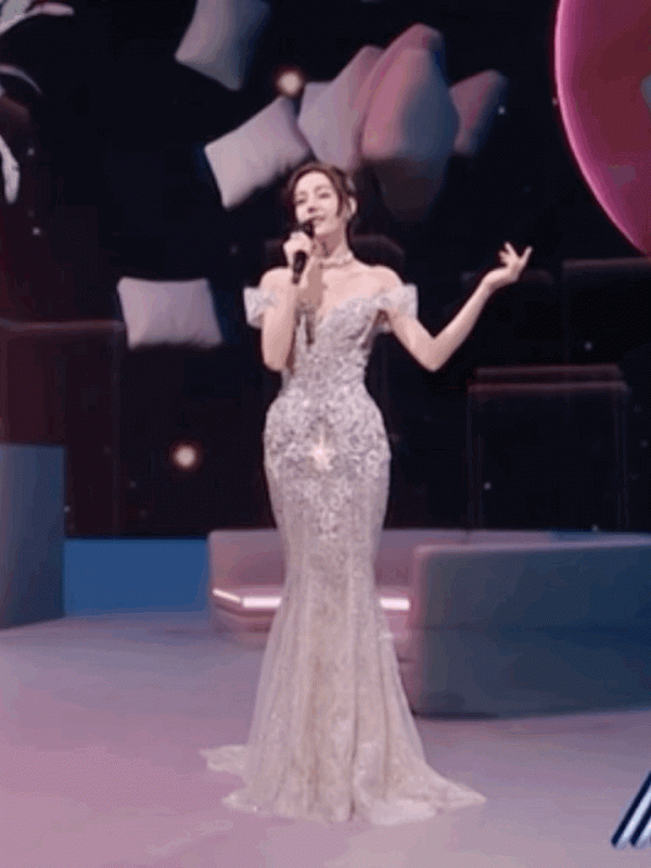 迪麗熱巴被說身材像花瓶，原來是肉都長在了該長的地方