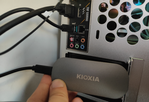 拆解+多協議介面測試!鎧俠XD10移動固態硬碟值不值得買? 拆解+多協議介面測試!鎧俠XD10移動固態硬碟值不值得買?