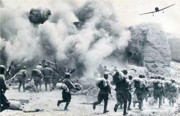 連長重傷指導員犧牲，危急時刻小兵：大家聽我指揮，後成軍區司令