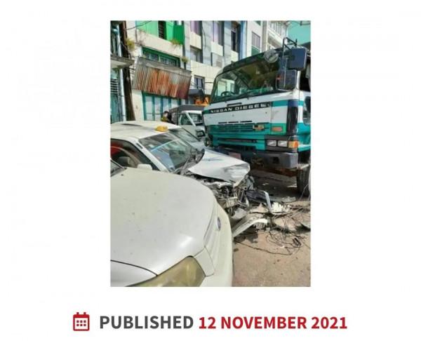 仰光•河濱路發生連環撞車事故，因卡車剎車失靈所致