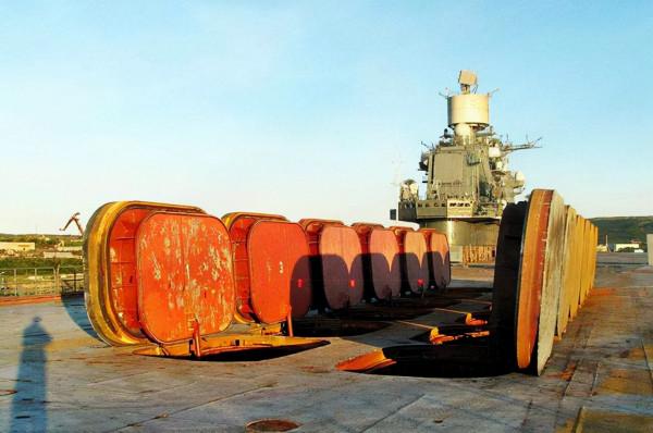 庫艦前甲板上的花崗岩反艦導彈到底有沒有拆掉? 庫艦前甲板上的花崗岩反艦導彈到底有沒有拆掉?