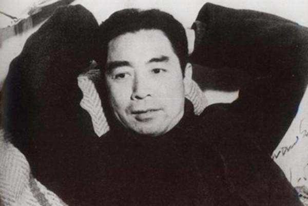 2001年，朱鎔基看了央視一檔節目後，立即趕往醫院看望特工熊向暉