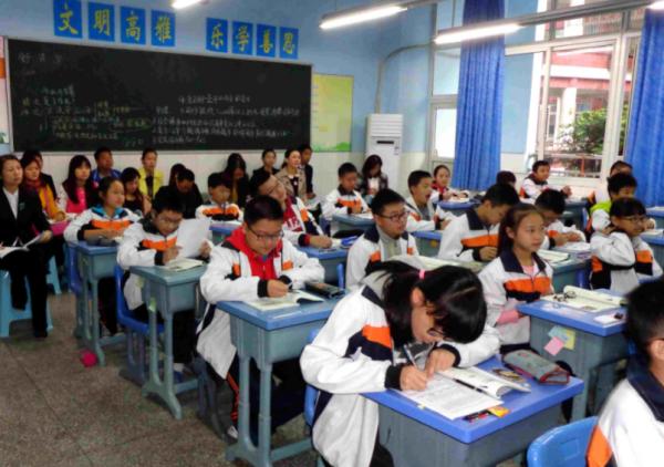 詩詞大會考“但願人長久”，百人團91人答錯，網友：語文老師背鍋