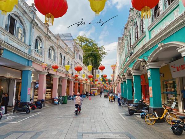 佛山市順德區著名的商業街,兩側都是傳統騎樓,彷彿穿越到了南洋 佛山市順德區著名的商業街,兩側都是傳統騎樓,彷彿穿越到了南洋