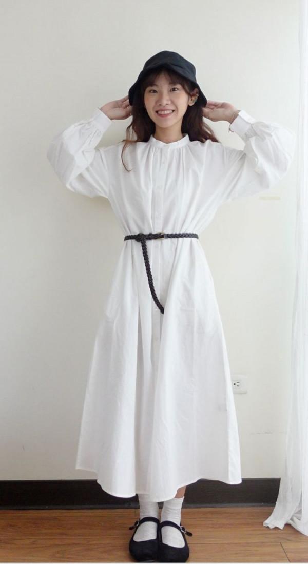 這樣穿洋裝超百搭超可愛!純白連身裙+針織背心重複穿搭 這樣穿洋裝超百搭超可愛!純白連身裙+針織背心重複穿搭