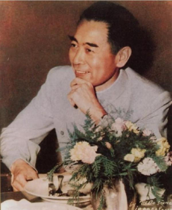 周恩來年輕時非常帥氣，為何他卻從28歲開始，留起了難看的大鬍子