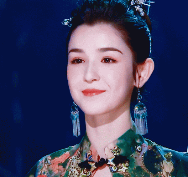 5位新疆美人珠寶加持：佟麗婭，熱巴，娜扎，麥迪娜...誰最美？