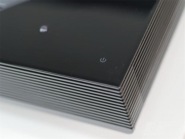 「測評」DOMINO by SIM2 DTV S鐳射電視：實現色彩與亮度的躍升，並強化遊戲效能