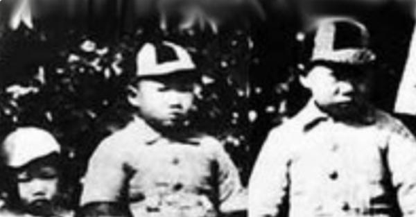 2008年,毛新宇按照父母遺願,將父母骨灰安葬於祖母楊開慧陵墓前 2008年,毛新宇按照父母遺願,將父母骨灰安葬於祖母楊開慧陵墓前