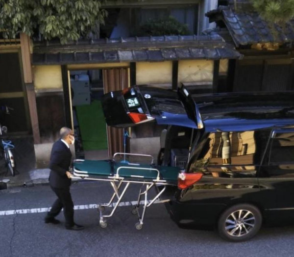 日本陷入“多死社會”:5100座火葬場不夠用,遺體竟住起了旅館 日本陷入“多死社會”:5100座火葬場不夠用,遺體竟住起了旅館