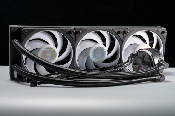 酷炫黑科技為硬體穩定保駕護航：酷冷機電散三件套體驗