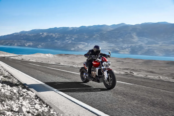 這款英國摩托車排量超過GTI,百公里加速僅需2.8秒 這款英國摩托車排量超過GTI,百公里加速僅需2.8秒