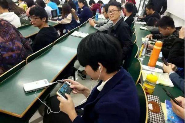 技校能有多“亂”?不把老師當回事兒,好學生也容易被“拉下水” 技校能有多“亂”?不把老師當回事兒,好學生也容易被“拉下水”